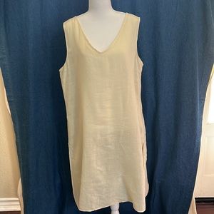 CP Shades 💛Pale Yellow💛 V-Cut Tunic. Size M.